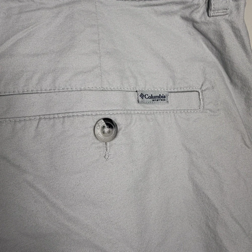 Men's Columbia PFG Tan Shorts Sz 42 Hiking Fishing Cargo Pockets Cotton Stretch